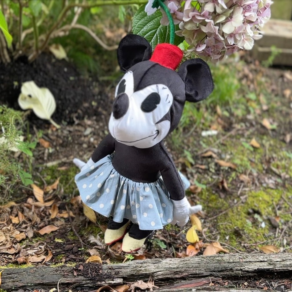 Vintage Mickey and Minnie Plush | Simplicity 8541